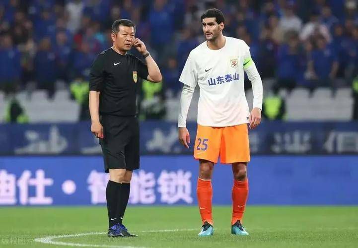 晚间五大联赛火热进行，利物浦+曼联+阿森纳等焦点战陆续开打，根号三、红营等人带来赛事解析。